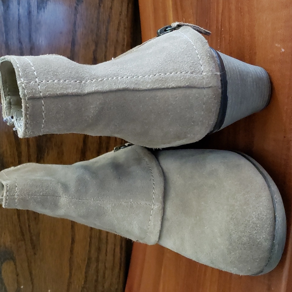 Boots - Picture 7 of 7